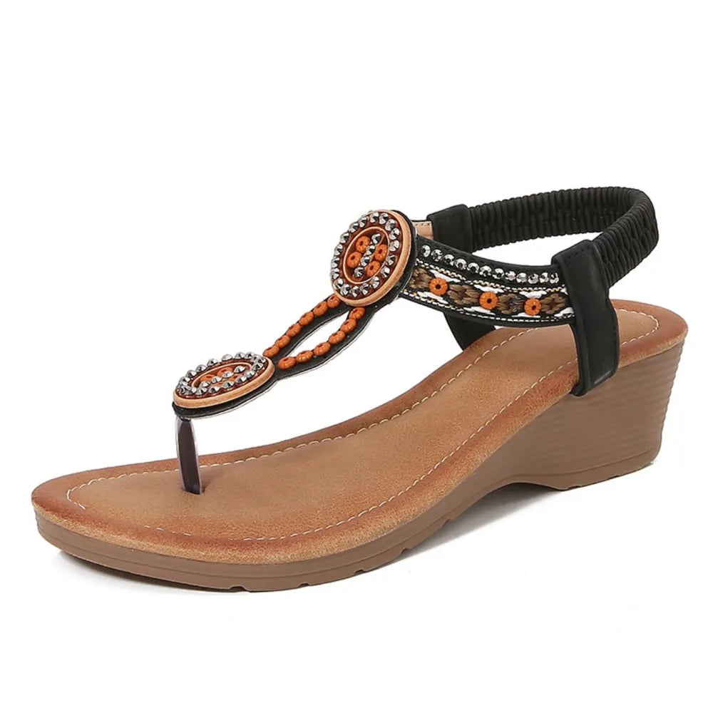 Flache Zehentrenner-Sandalen mit Nieten