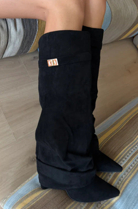Elegante Damenstiefel mit spitzer Zehenpartie und Blockabsatz