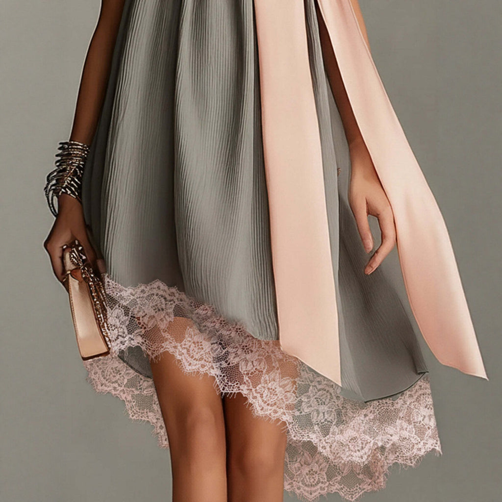 Langes, figurbetontes und schlankmachendes Damen-Maxikleid mit Muster und ohne Träger – ideal für den Urlaub