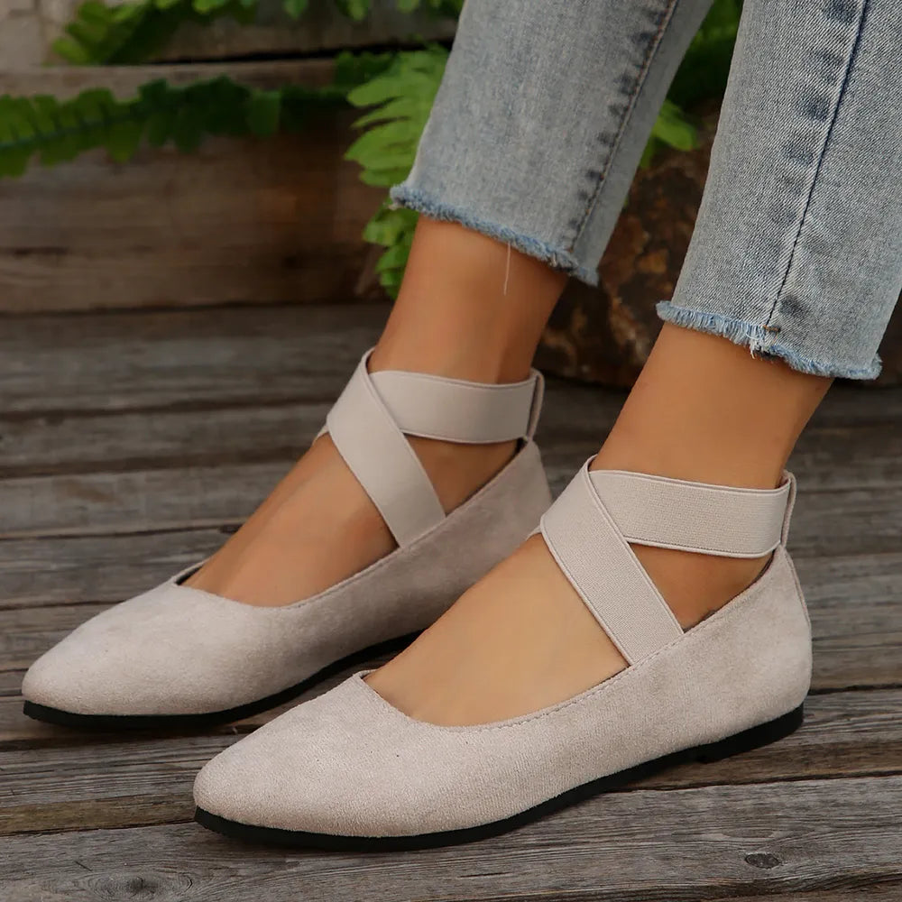 Spitze Slip-On-Ballerinas mit gekreuzten Riemen