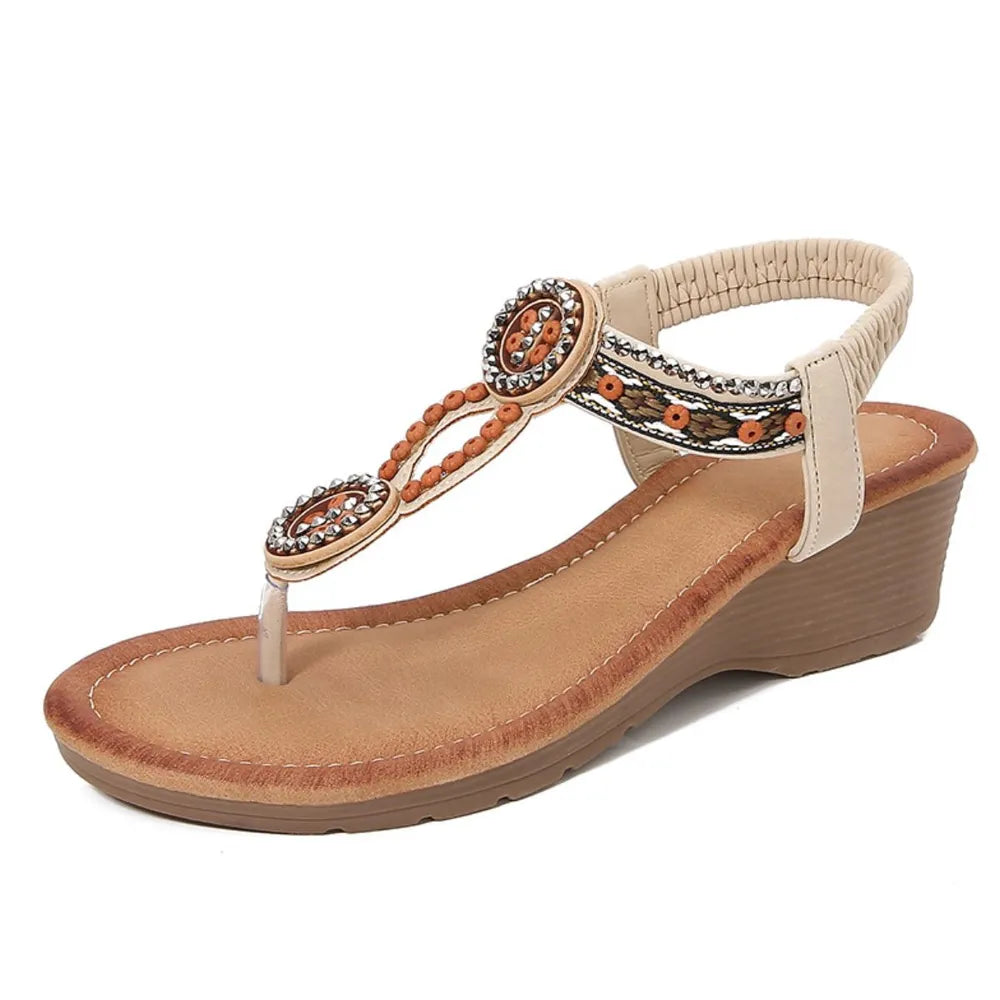 Flache Zehentrenner-Sandalen mit Nieten
