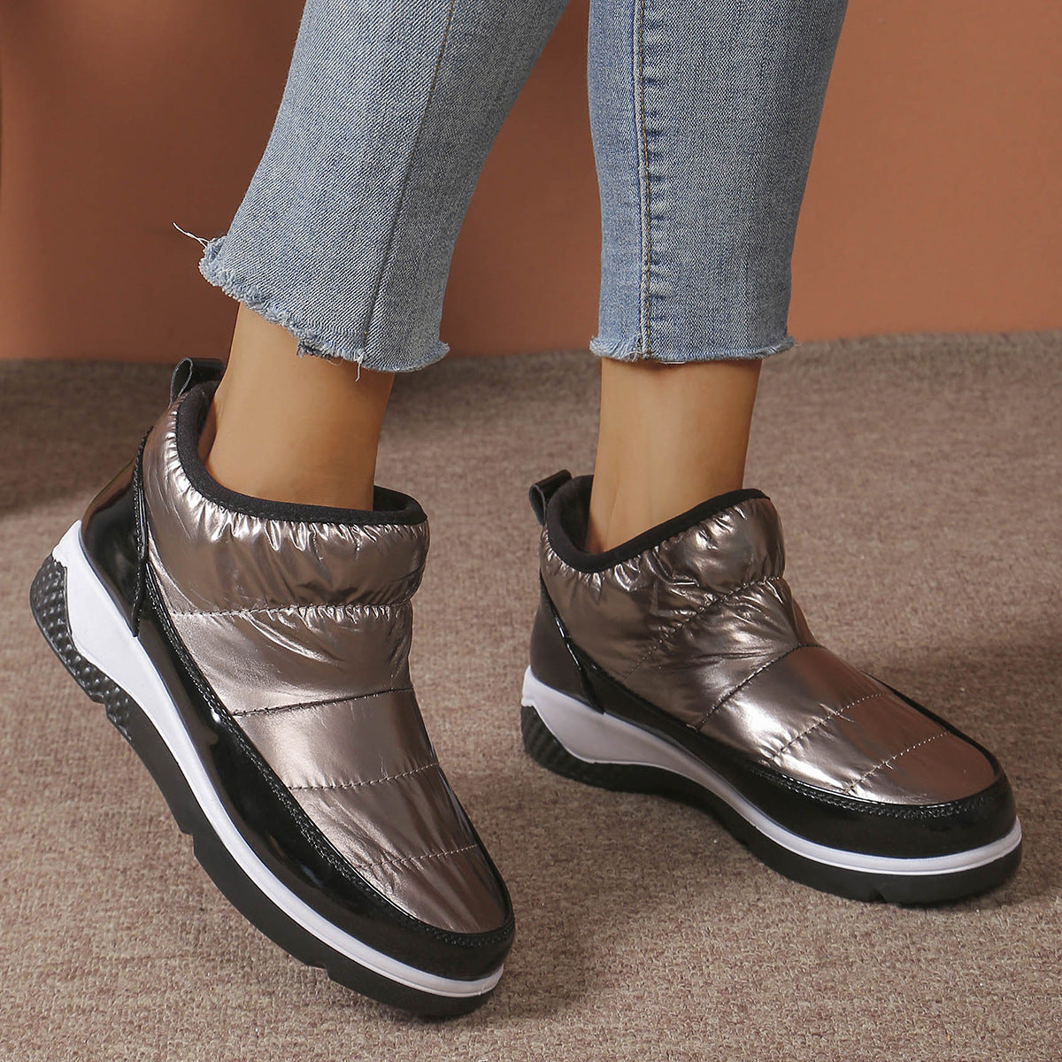 Kurze Damen-Winterstiefel mit warmem Baumwollfutter