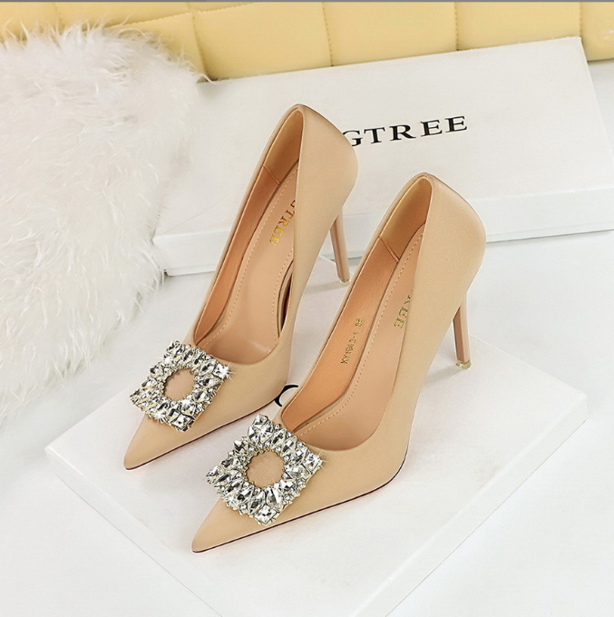 Satin-High-Heels mit Strass-Schnalle