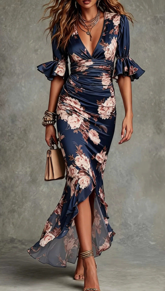 Elegantes Kleid mit Blumenprint, tiefem V-Ausschnitt und ausgestellten Ärmeln