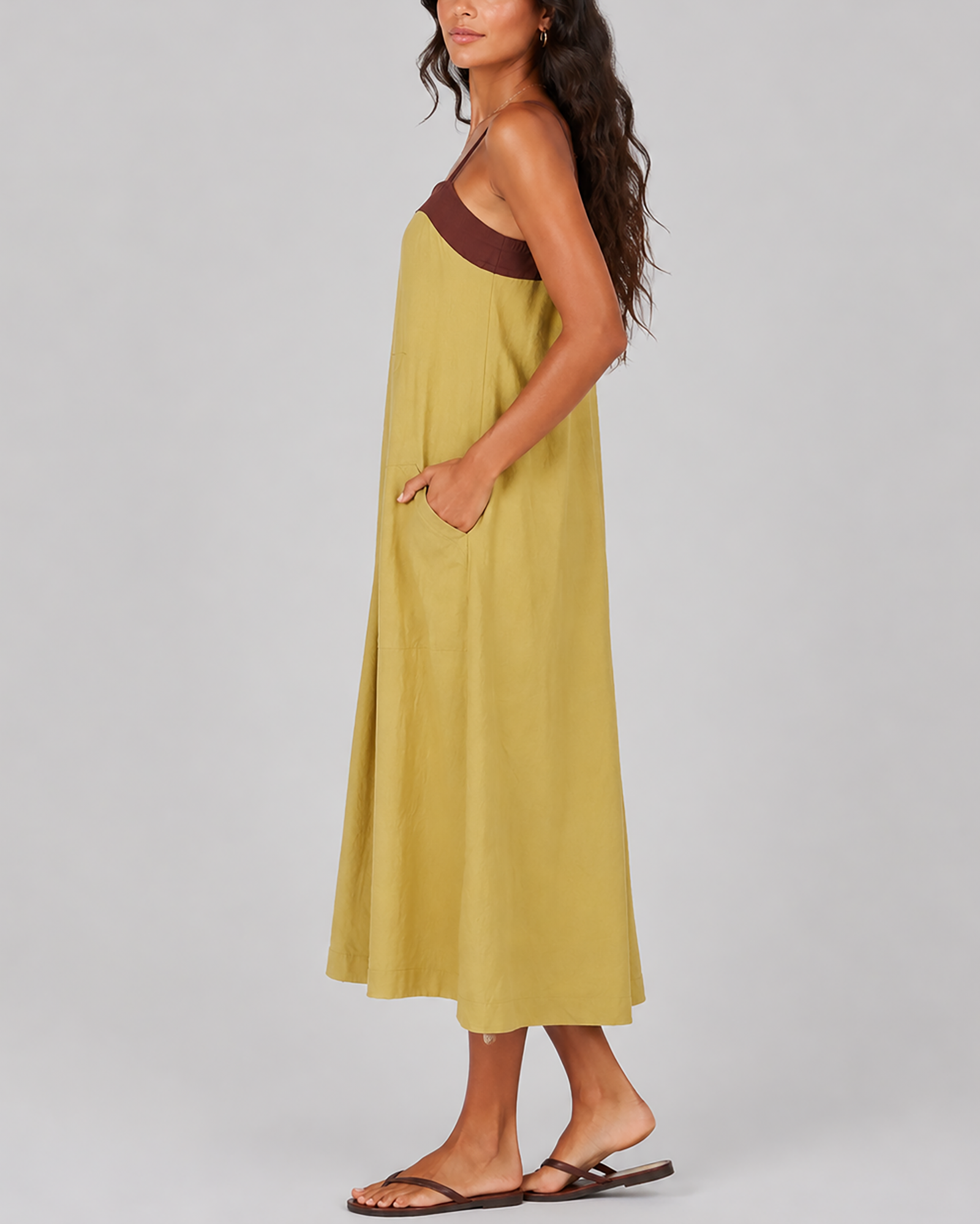 Maxikleid im Color-Blocking-Design, weit geschnitten, mit großen Taschen und Spaghettiträgern