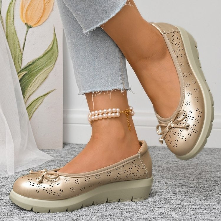 Goldene Ballerinas mit Schleife und dicker Sohle