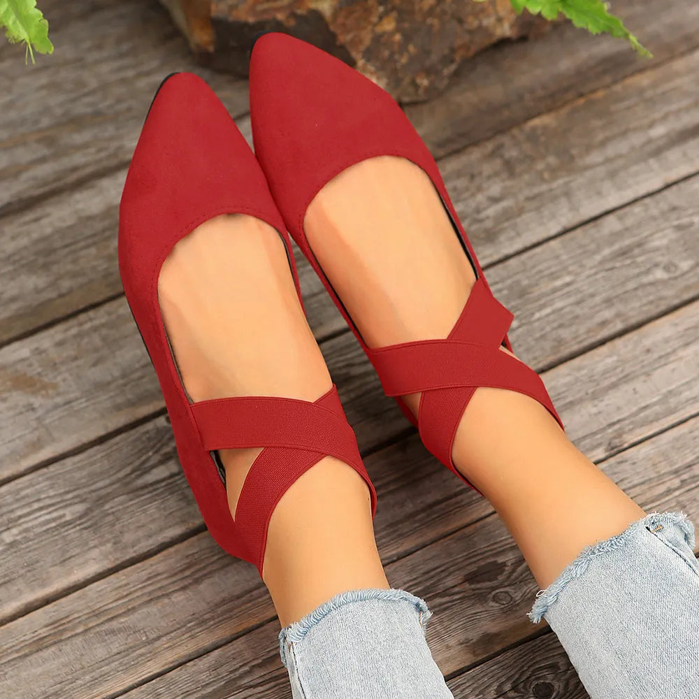 Spitze Slip-On-Ballerinas mit gekreuzten Riemen