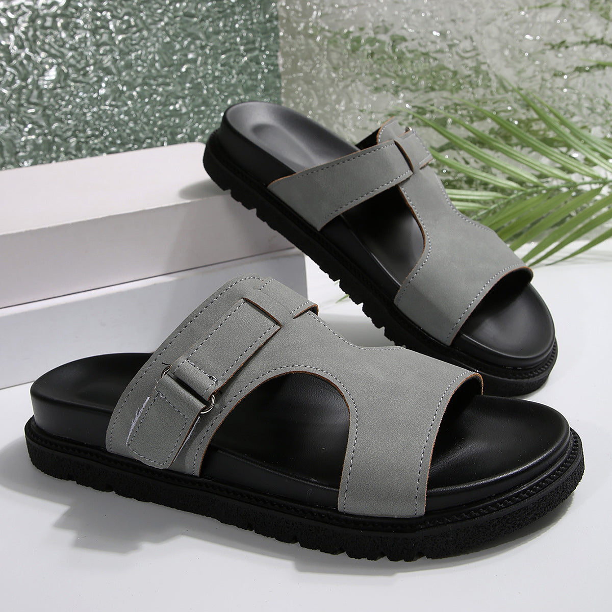 Damen-Sommersandalen mit dicker Sohle und Riemen