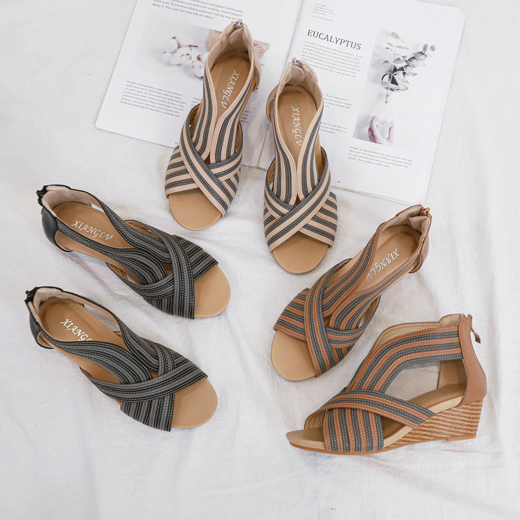 Damen-Römersandalen mit Riemchen und mittlerem Absatz