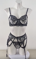 esticktes Lingerie-Set aus transparentem Mesh mit BH, Strumpfhalterbändern und Unterteil