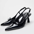 Schwarze Lackleder-Sandaletten mit Schleifendetail